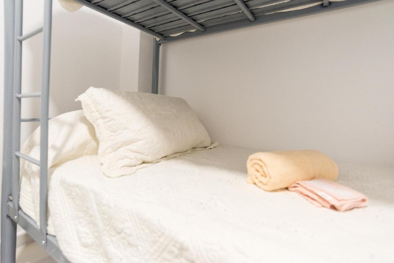 Ole Hostels Malaga Zambrano Екстер'єр фото