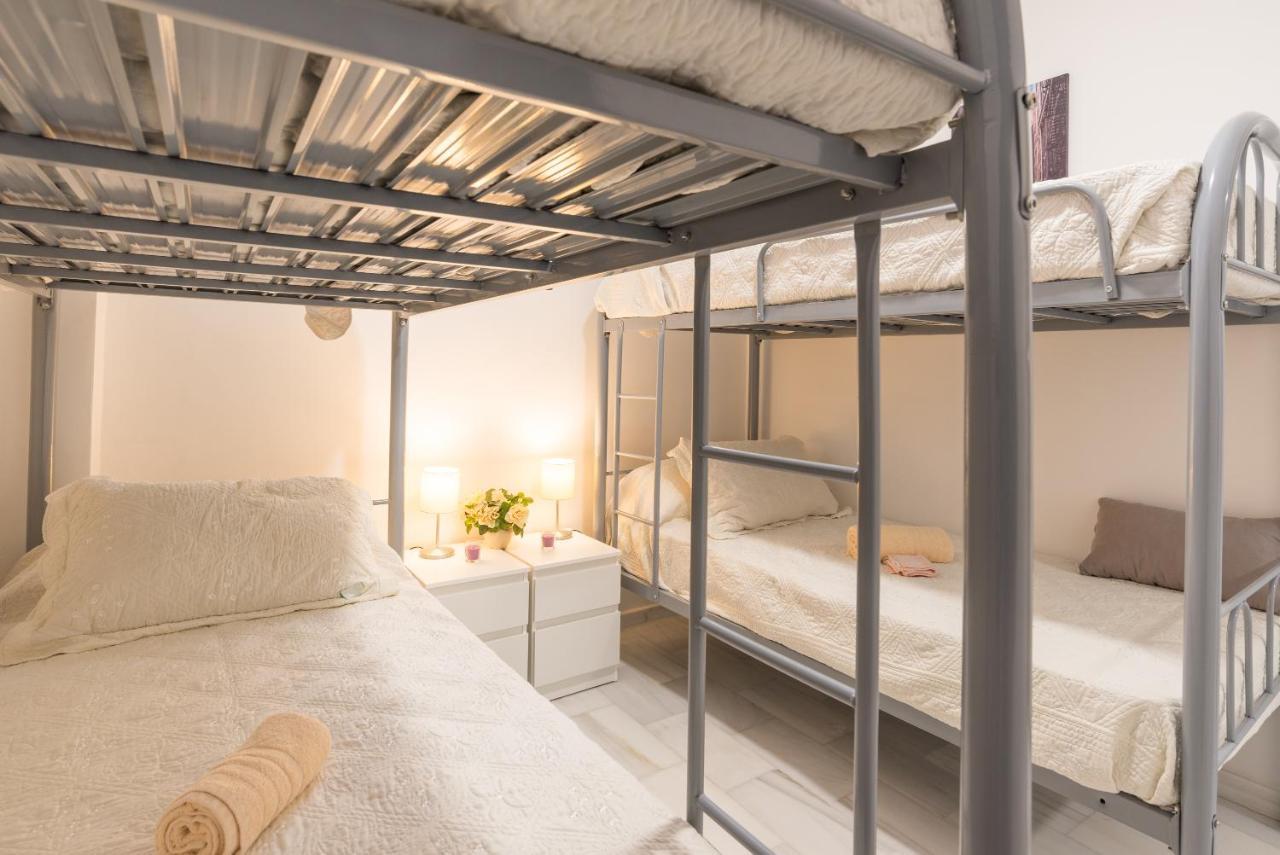 Ole Hostels Malaga Zambrano Екстер'єр фото